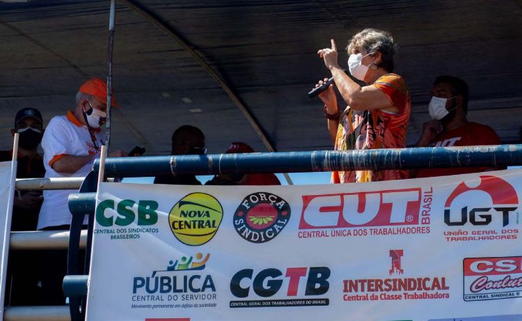 Unions in Brazil protest against the Bolsonaro government’s policies on Covid and emergency aid © ZUMA Press/Alamy Stock Photo