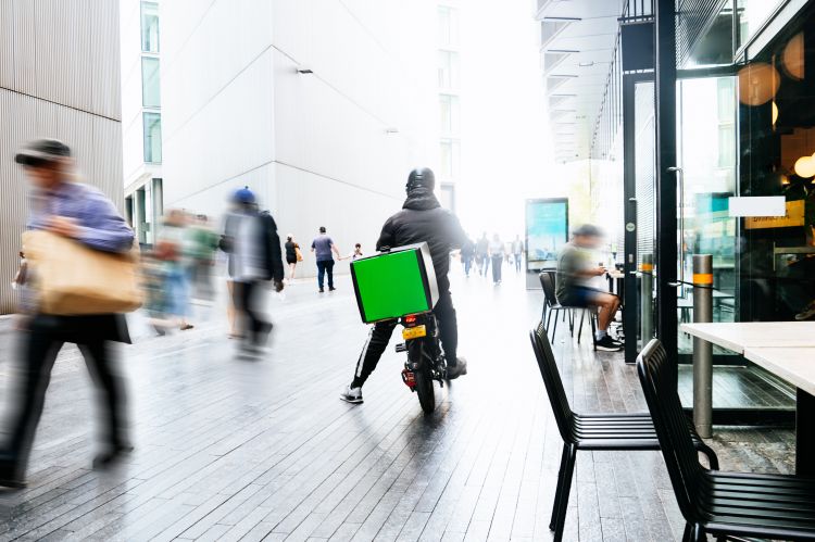 Scooter bike with delivery box