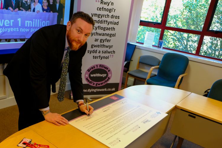 Gareth Hathway o TUC Cymru
