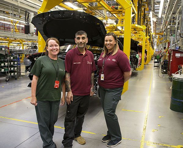Workers at Jaguar Land Rover. © John Harris/reportdigital.co.uk