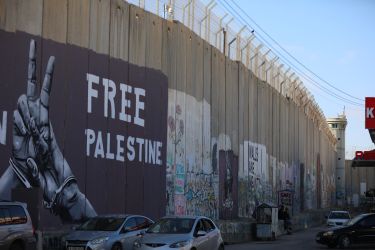 Graffiti supporting Palestinian prisoners appears on separation wall