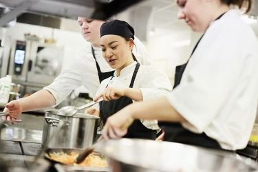 Kitchen staff. Photo: Maskot